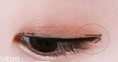 臥蠶妝需要什么化妝品？加倍放大雙眼