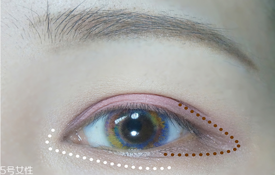 粉棕色眼妝怎么畫(huà)？蜜桃?jiàn)y畫(huà)法
