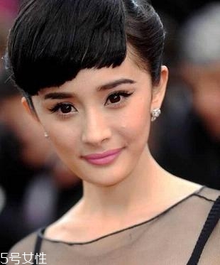 奧黛麗赫本妝容怎么畫教程 時代經(jīng)典復古妝容 奧黛麗赫本妝容怎么畫教程 時代經(jīng)典復古妝容