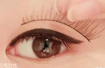 化眼妝應(yīng)注意什么？3款大眼妝無敵放大雙眼