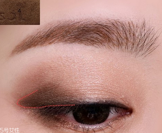 大地色眼影是什么顏色？上班族大眼妝教程