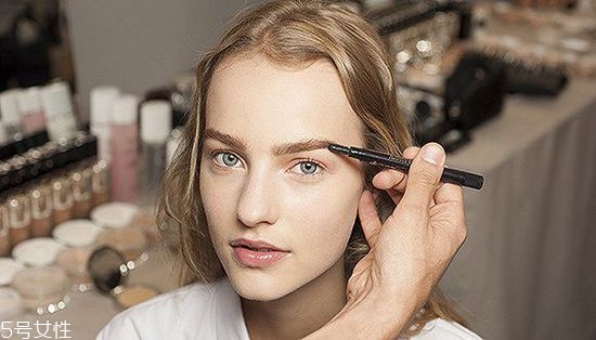 偽素顏心機妝畫法教程 今年一定要學(xué)起來