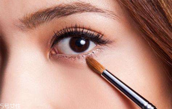 化眼妝對(duì)眼睛有害嗎？好看又迷人的眼妝