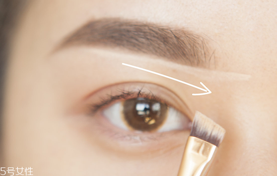 如何化妝使眼睛變大？落日線放大雙眼