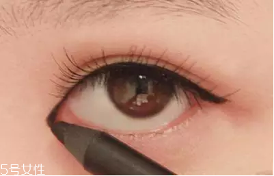 化眼妝應(yīng)注意什么？3款大眼妝無敵放大雙眼