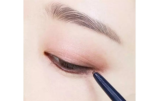 豆沙色眼妝怎么畫？超受歡迎的空氣眼妝畫法