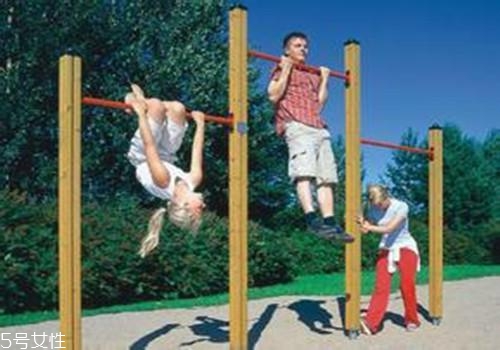 單杠懸垂能長高嗎？教你長高秘訣