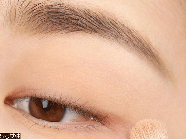 豆沙色眼妝怎么畫？超受歡迎的空氣眼妝畫法