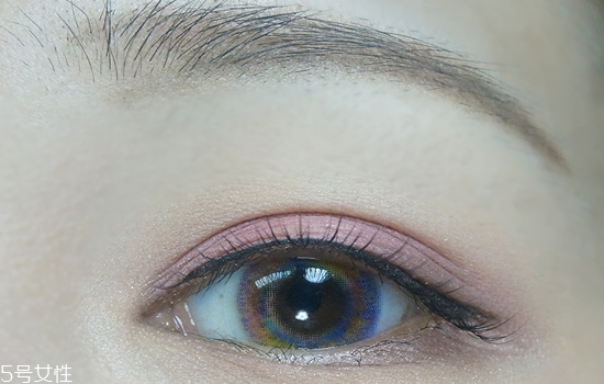 粉棕色眼妝怎么畫(huà)？蜜桃?jiàn)y畫(huà)法
