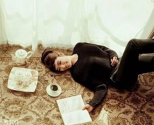 奧黛麗赫本妝容怎么畫教程 時代經(jīng)典復古妝容 奧黛麗赫本妝容怎么畫教程 時代經(jīng)典復古妝容