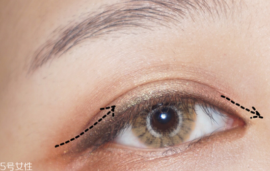 大地色眼影是什么顏色？上班族大眼妝教程