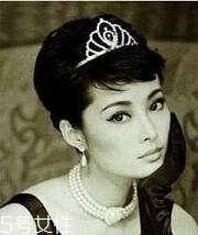 奧黛麗赫本妝容怎么畫教程 時代經(jīng)典復古妝容 奧黛麗赫本妝容怎么畫教程 時代經(jīng)典復古妝容