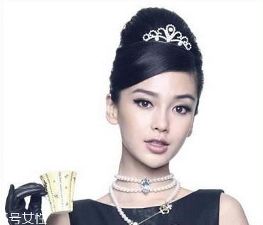 奧黛麗赫本妝容怎么畫教程 時代經(jīng)典復古妝容 奧黛麗赫本妝容怎么畫教程 時代經(jīng)典復古妝容