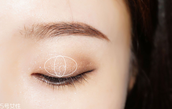 2018秋冬酒紅色眼妝怎么畫？神秘又有女人味的妝容