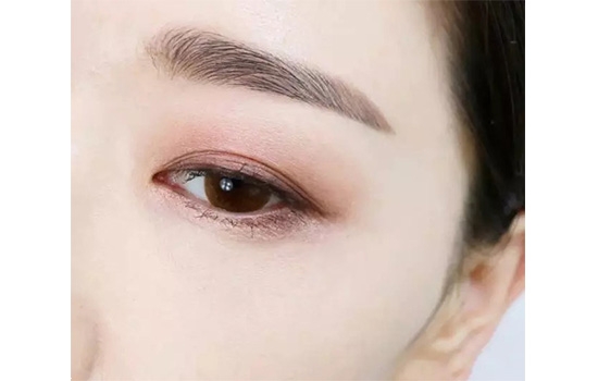 豆沙色眼妝怎么畫？超受歡迎的空氣眼妝畫法