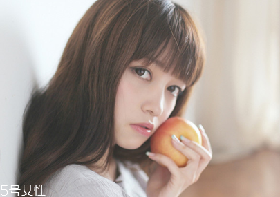 奧黛麗赫本妝容怎么畫教程 時代經(jīng)典復古妝容 奧黛麗赫本妝容怎么畫教程 時代經(jīng)典復古妝容