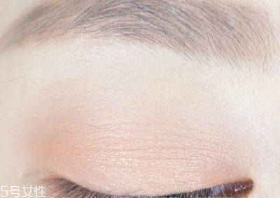 單眼皮怎么化大眼妝？媲美開眼角的大眼妝