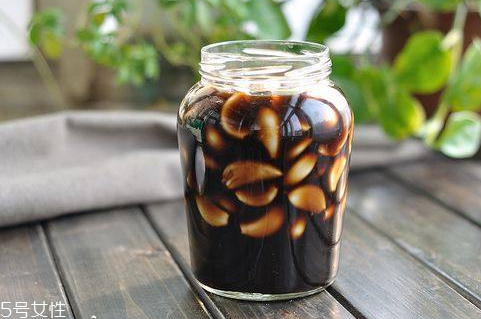 臘八蒜放冷的地方還是熱的地方好？視情況而定