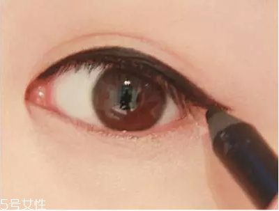 化眼妝應(yīng)注意什么？3款大眼妝無敵放大雙眼