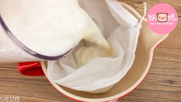 豆腐花怎么做更滑更嫩 香滑豆腐花的做法 豆腐花怎么做更滑更嫩 香滑豆腐花的做法