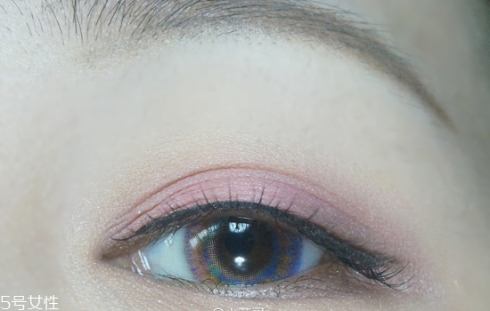 粉棕色眼妝怎么畫(huà)？蜜桃?jiàn)y畫(huà)法