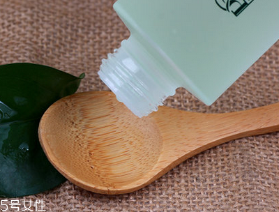 怎么挑選化妝水？護(hù)膚的第一步