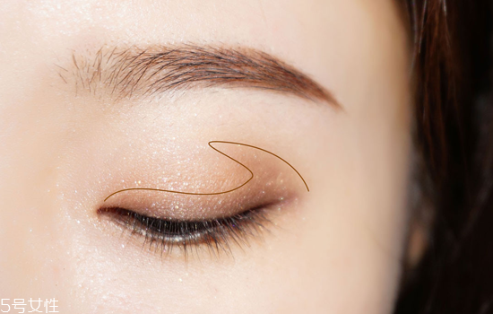 2018秋冬酒紅色眼妝怎么畫？神秘又有女人味的妝容