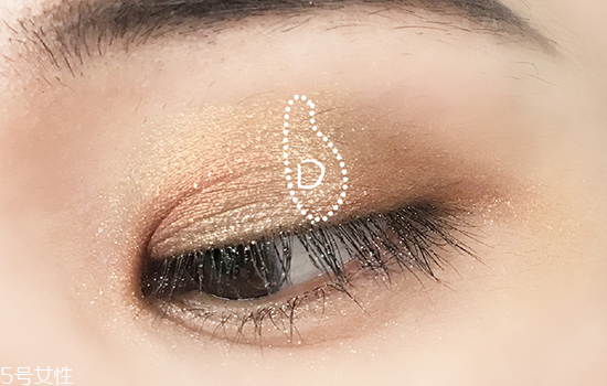 粉棕色眼妝怎么畫(huà)？蜜桃?jiàn)y畫(huà)法