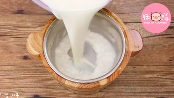 豆腐花怎么做更滑更嫩 香滑豆腐花的做法 豆腐花怎么做更滑更嫩 香滑豆腐花的做法
