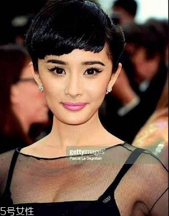 奧黛麗赫本妝容怎么畫教程 時代經(jīng)典復古妝容 奧黛麗赫本妝容怎么畫教程 時代經(jīng)典復古妝容