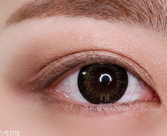 大地色眼影是什么顏色？上班族大眼妝教程