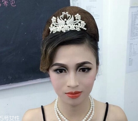 奧黛麗赫本妝容怎么畫教程 時代經(jīng)典復古妝容 奧黛麗赫本妝容怎么畫教程 時代經(jīng)典復古妝容