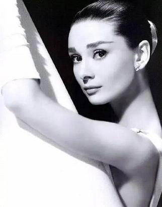 奧黛麗赫本妝容怎么畫教程 時代經(jīng)典復古妝容 奧黛麗赫本妝容怎么畫教程 時代經(jīng)典復古妝容