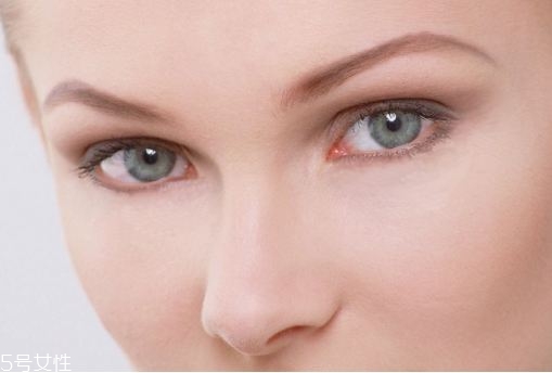 割雙眼皮后怎樣恢復快？女人不能割雙眼皮的時期