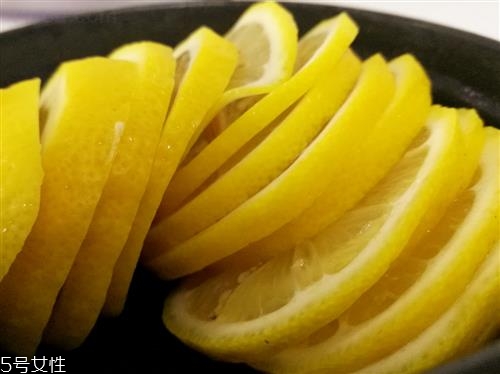 冰糖燉檸檬的功效有哪些？冰糖燉檸檬好處多多