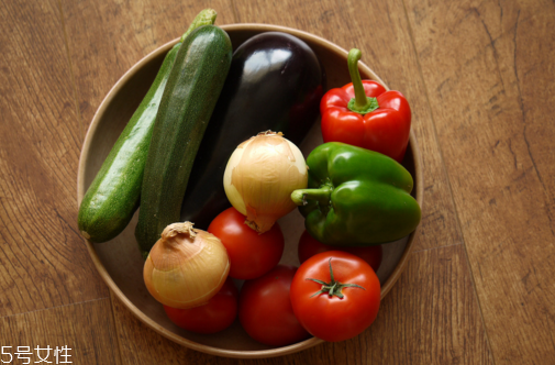 開(kāi)眼角后吃什么好？開(kāi)眼角后三個(gè)月可以化妝