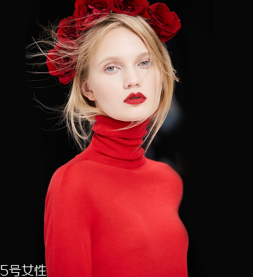 冬天內(nèi)搭怎么穿？一件毛衣搞定冬天內(nèi)搭難題