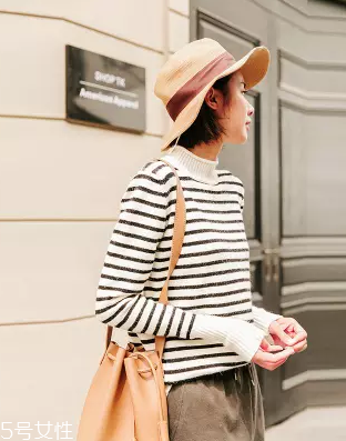 冬天內(nèi)搭怎么穿？一件毛衣搞定冬天內(nèi)搭難題