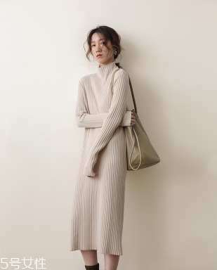 冬天內(nèi)搭怎么穿？一件毛衣搞定冬天內(nèi)搭難題