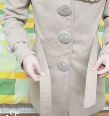 大衣上的蝴蝶結(jié)怎么打？簡單幾步輕松搞定