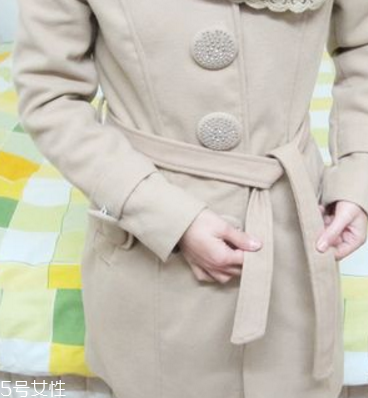 大衣上的蝴蝶結(jié)怎么打？簡單幾步輕松搞定