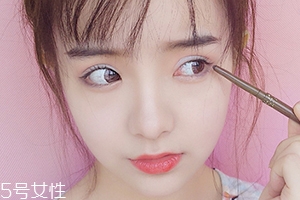 眼線膠筆和眼線液筆哪個(gè)好？看看兩者區(qū)別