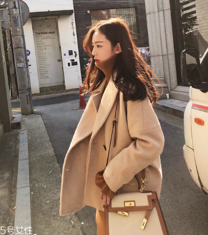 大衣粘毛是料子不好嗎？原來是這個原因