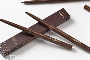 眼線膠筆怎么轉(zhuǎn)出筆芯？