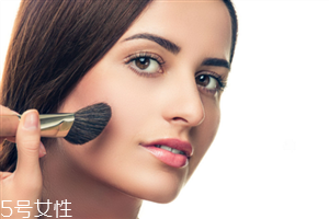 開眼角后化妝的危害 開眼角后的護理方法