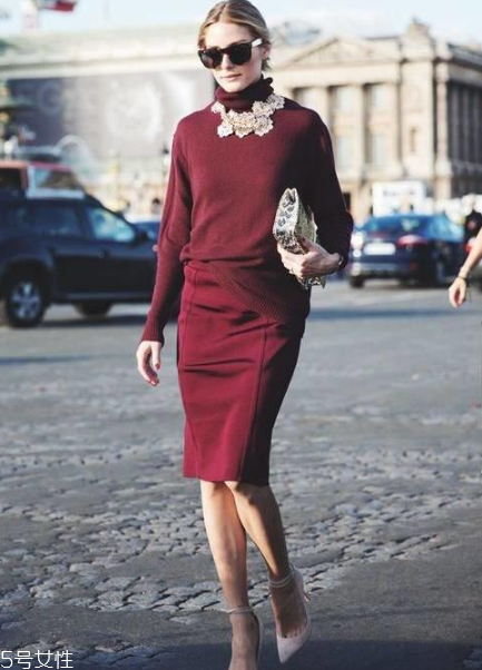 酒紅色服裝搭配技巧 今年冬天最流行的顏色 酒紅色服裝搭配技巧 今年冬天最流行的顏色