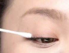 眼線膠筆怎么畫內(nèi)眼線？內(nèi)眼線四部曲圖解