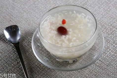 酒釀有點苦是怎么回事 發(fā)酵時間過長 酒釀有點苦是怎么回事 發(fā)酵時間過長