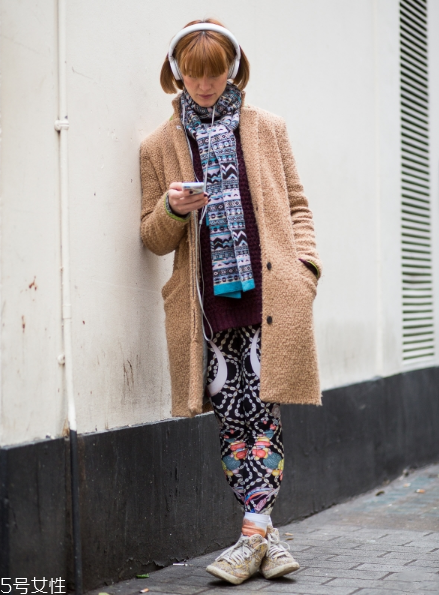卡其色大衣配什么顏色圍巾？小搭配大心機
