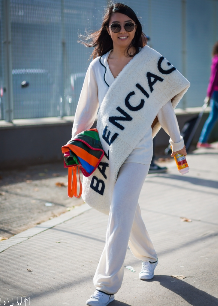 皮草披肩怎么搭配？分分鐘撩倒男神